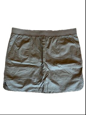 Chico's Women’s Khaki Green Skort pull on elastic waist.  NWT size 3 or 16